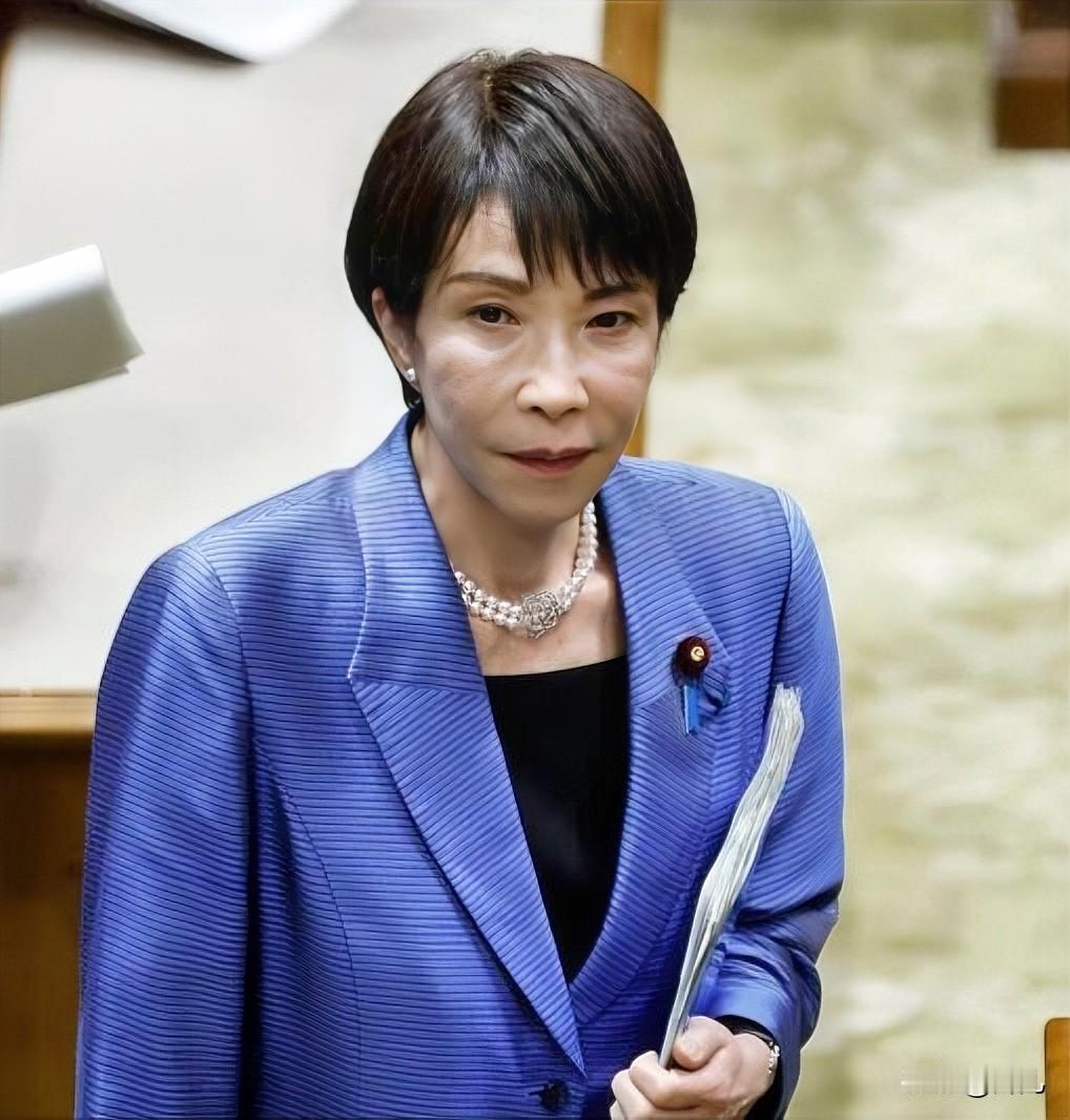 一觉醒来，高市早苗方面再遭前首相批评！12月27日，日本媒体共同社在报道中称，前