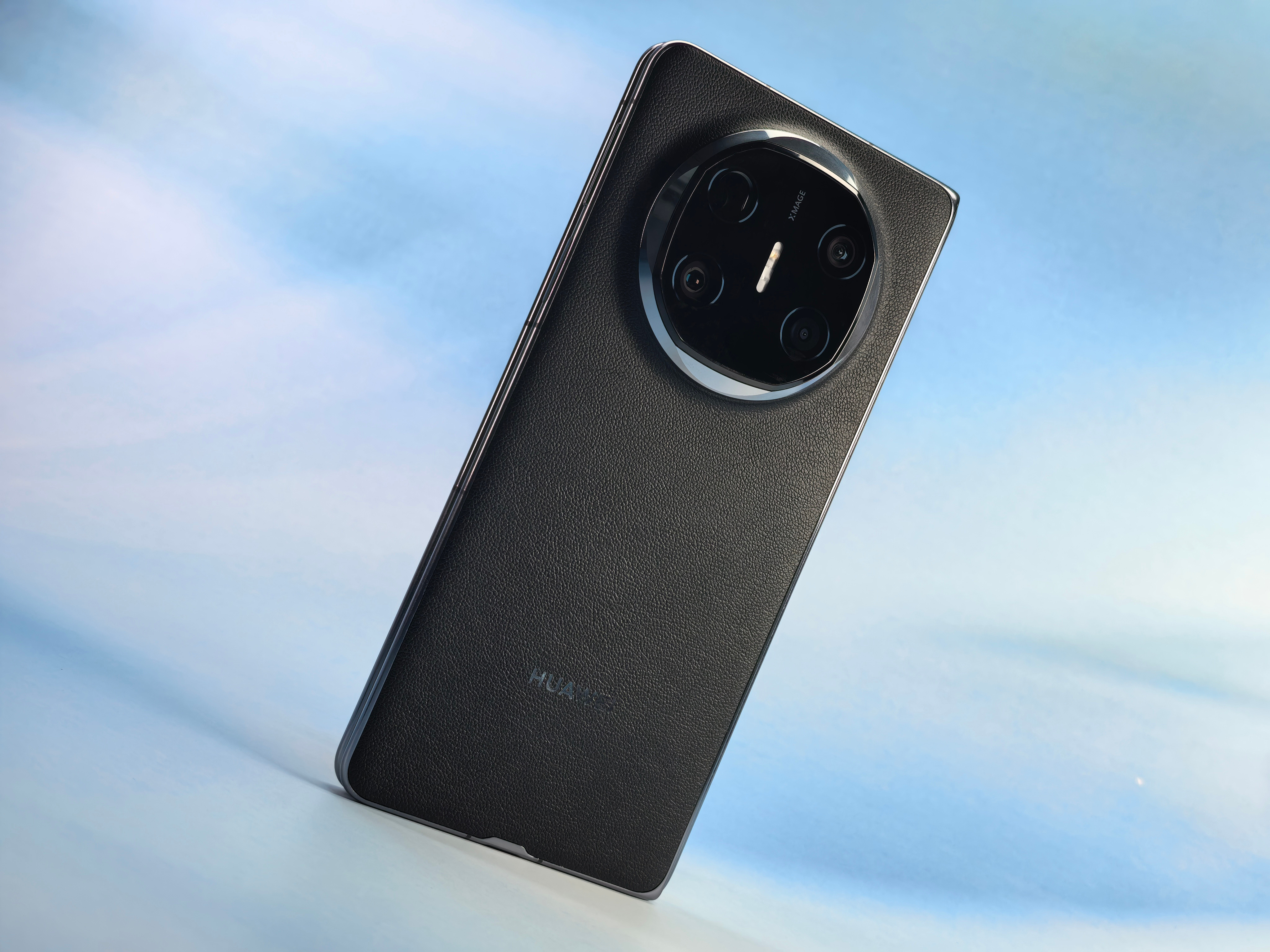 用华为MateX6这段时间，折叠开着弄文档、回消息特顺手，不用来回切界面。拍日