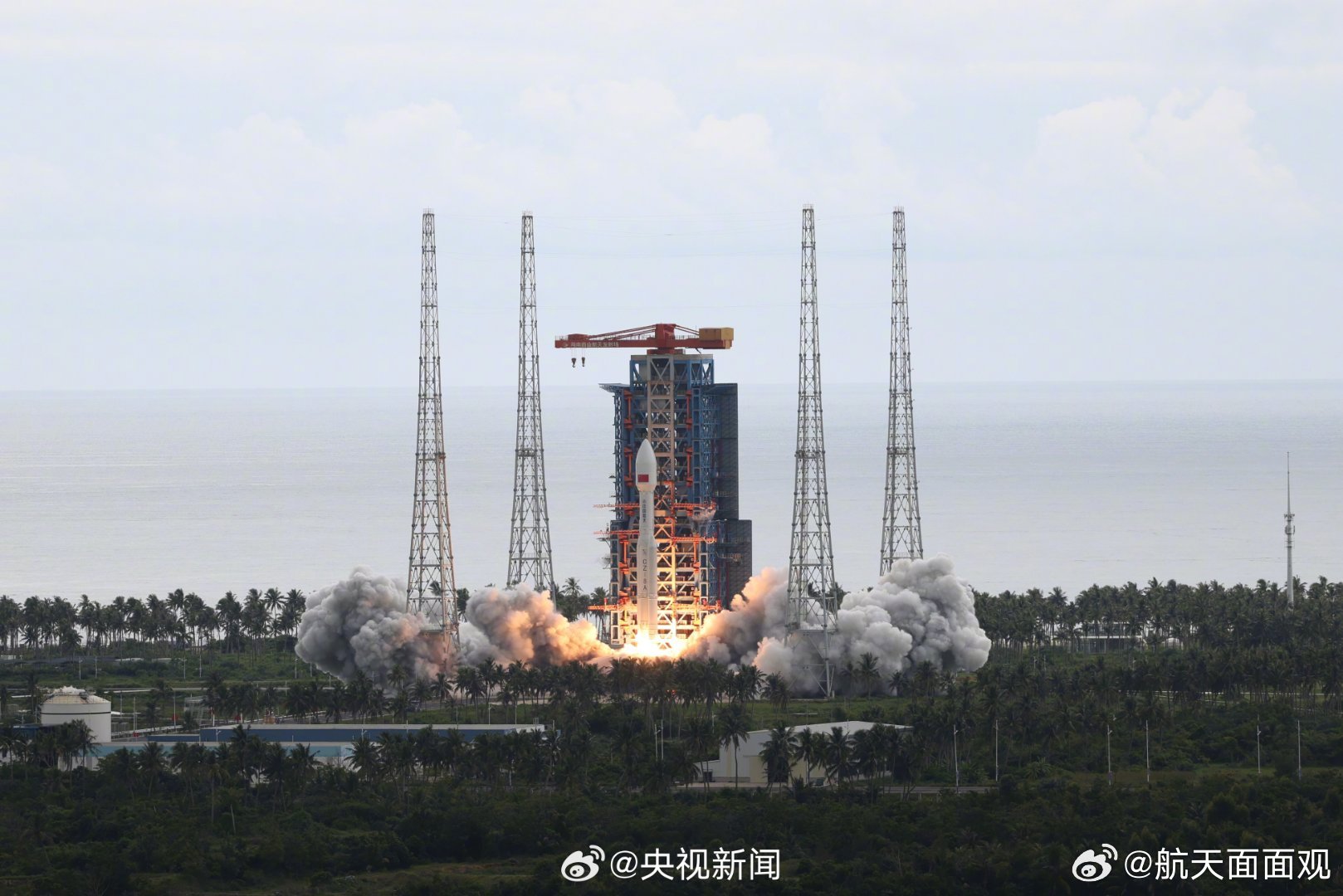 【祝贺！卫星互联网低轨23组卫星发射成功】今天，我国在海南商业航天发射场使用长征