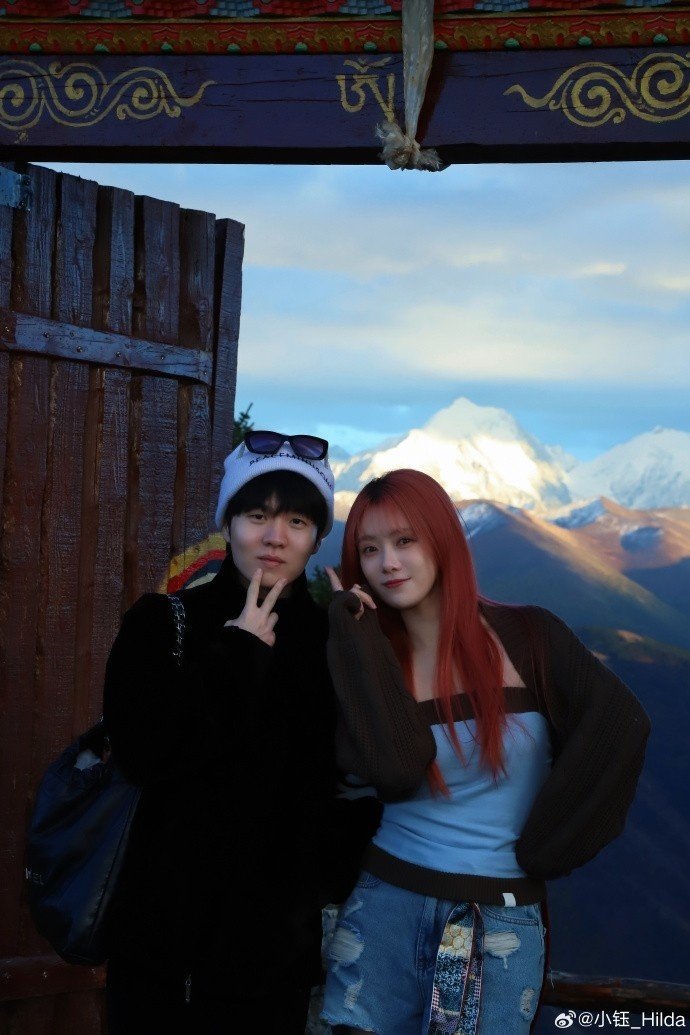 iG选手Rookie发文证实和LPL主持小钰分开，详细如下：Rookie：我们已