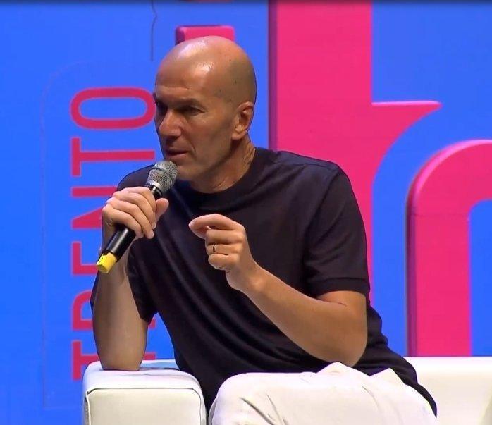 Q：“如果有机会再次执教C罗或莫德里奇，你会执教谁？”齐达内：“两者皆是，我无法