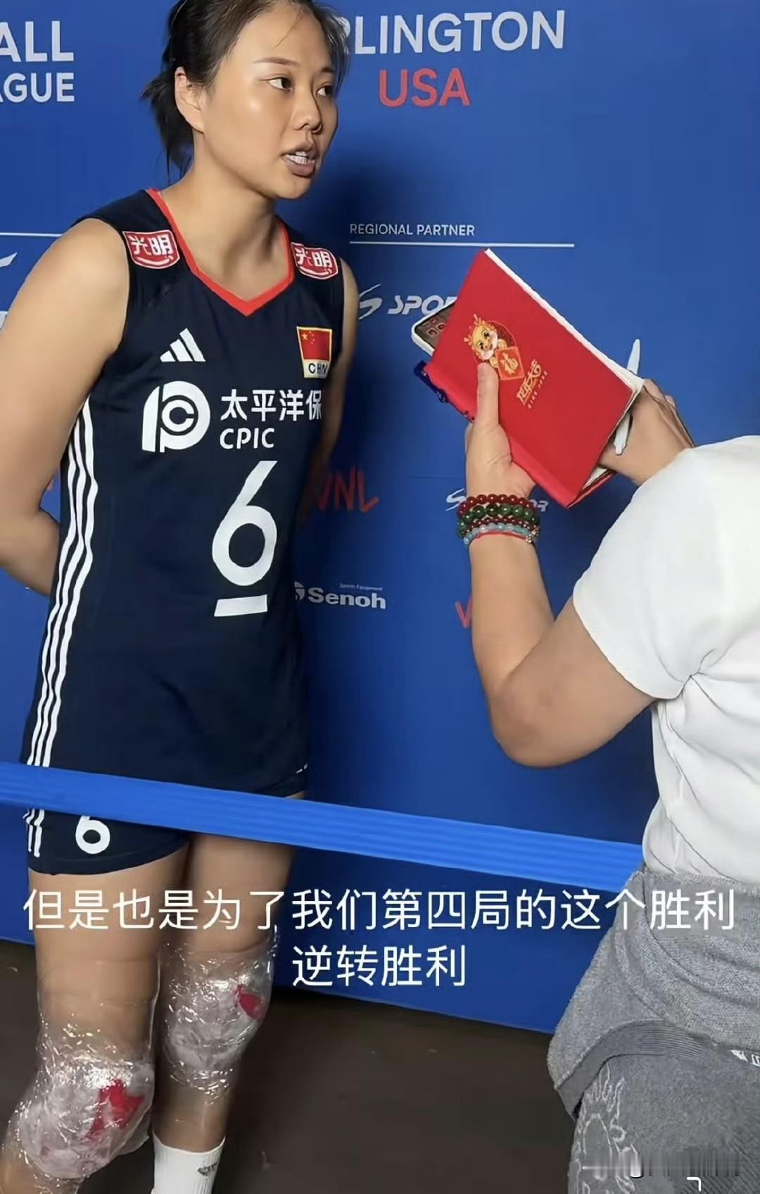 破防了[哭哭][哭哭]再次被龚翔宇的膝盖给整破防了，你看看她的两个膝盖上，绑着厚