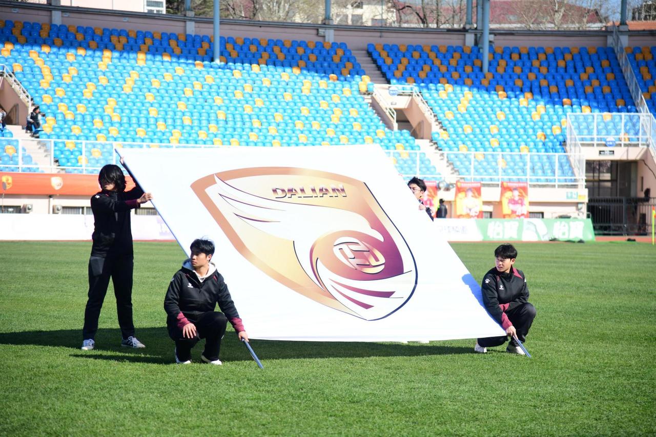 12月27日中国足球传来最新消息：1.国足18强赛进球功臣谢文能闪现位于巴塞罗