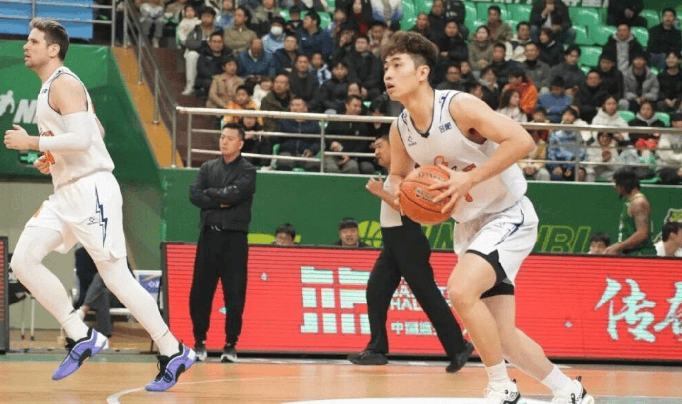 合肥狂风发文总结比赛: 全队狂轰19记三分刷新队史纪录