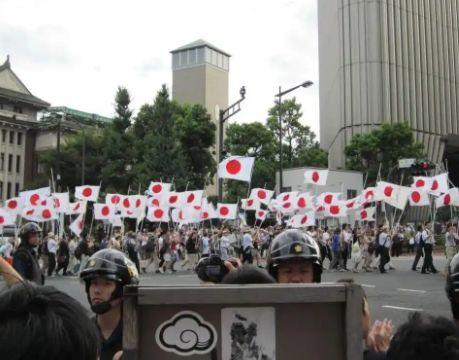 为什么现在日本越来越猖狂？一位日本老人一语道破：“日本之所以敢跟中国叫板，说到底