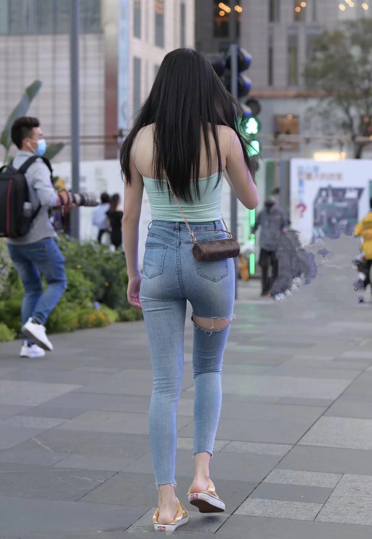 人贵有三品：沉得住气，弯得下腰，抬得起头！