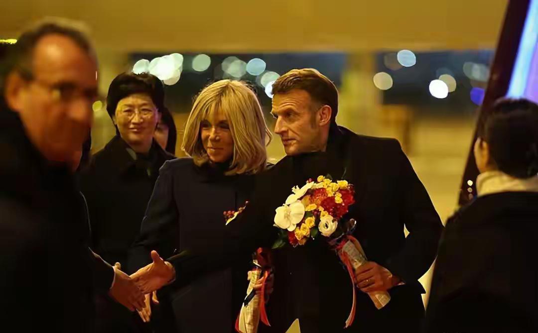 马克龙前脚刚走，英国就开始酸溜溜：中方这一安排实在太特殊马克龙的访华之旅刚落