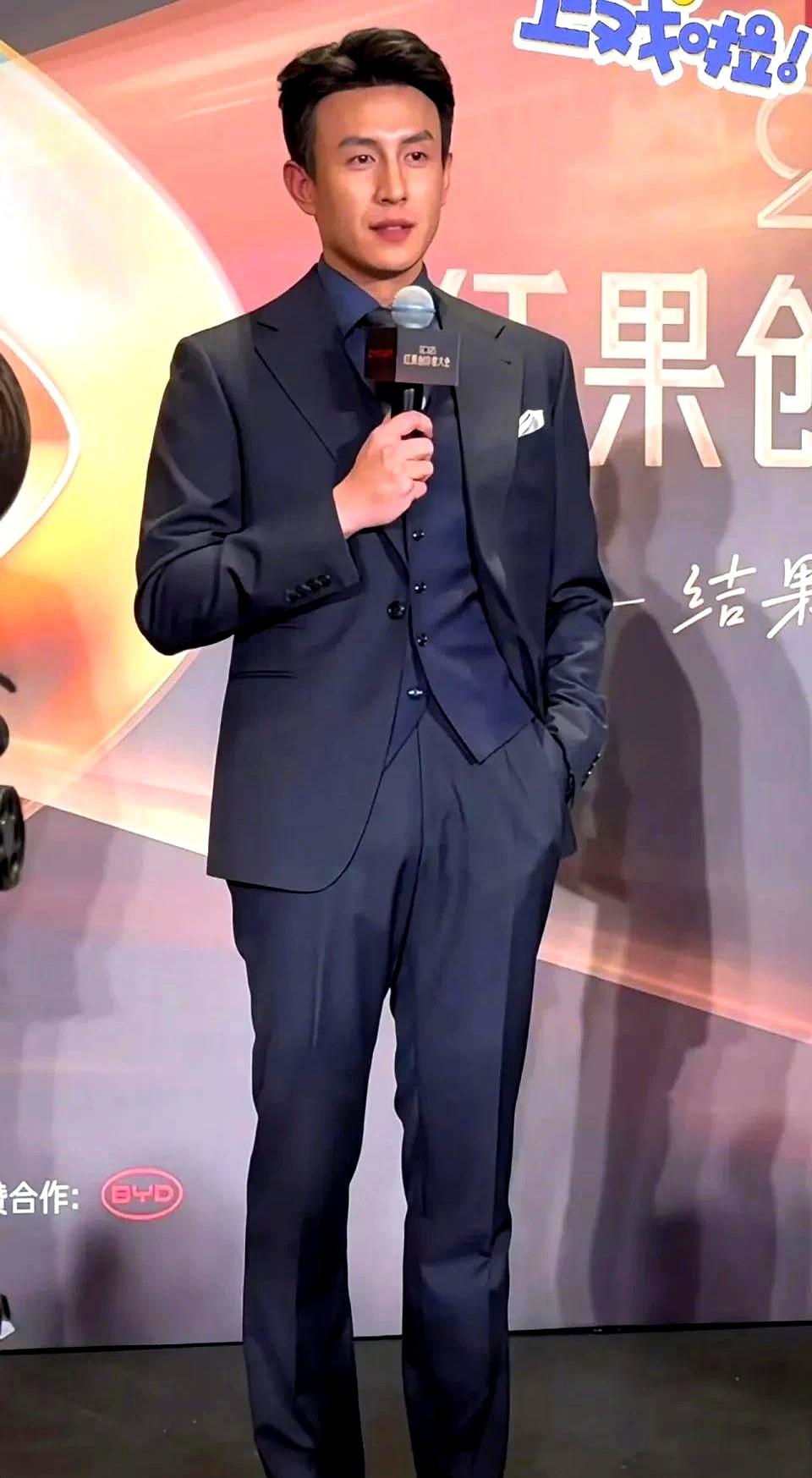 昨晚结束的，2025红果创作者大会鎏金盛典，66位短剧顶流齐聚一堂。这场面确