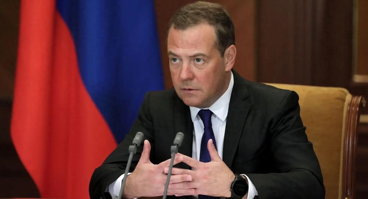 真相浮出水面！美俄这场秘密磋商，最终买单的可能是中国！就在2月2日，梅德韦杰