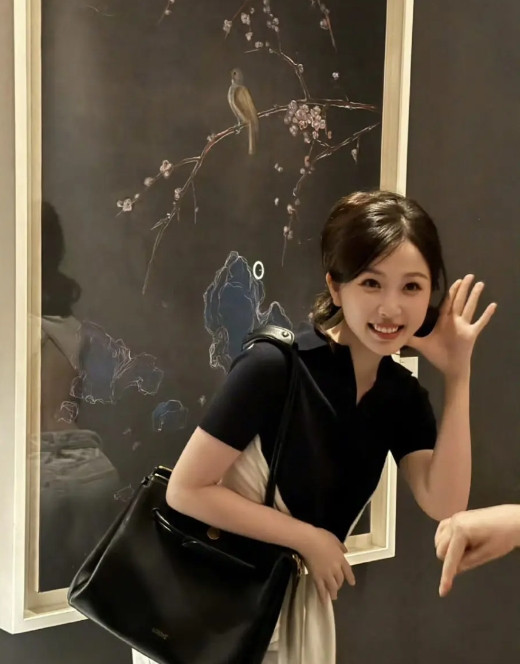 背后的镜子暴露了!！！！！