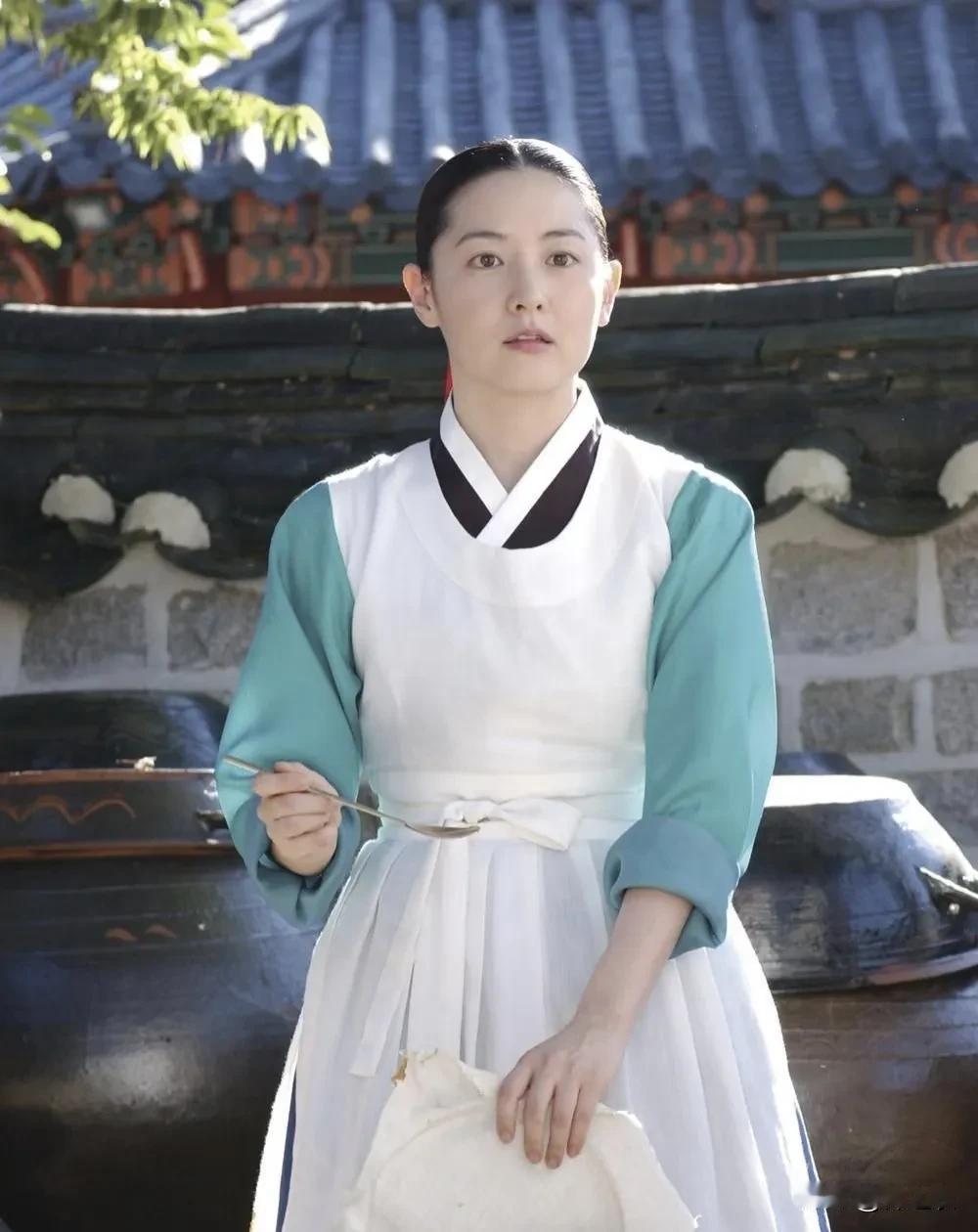 我喜欢大长今的妆造特别有民族特色，不仅是服化道还有他的剧情真的是顶级了。如今