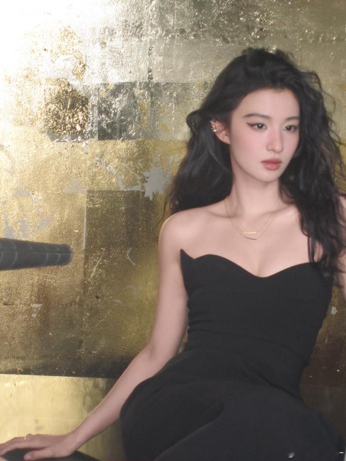 王楚然身材真好，又不是纯干瘦，线条就漂亮。​​​
