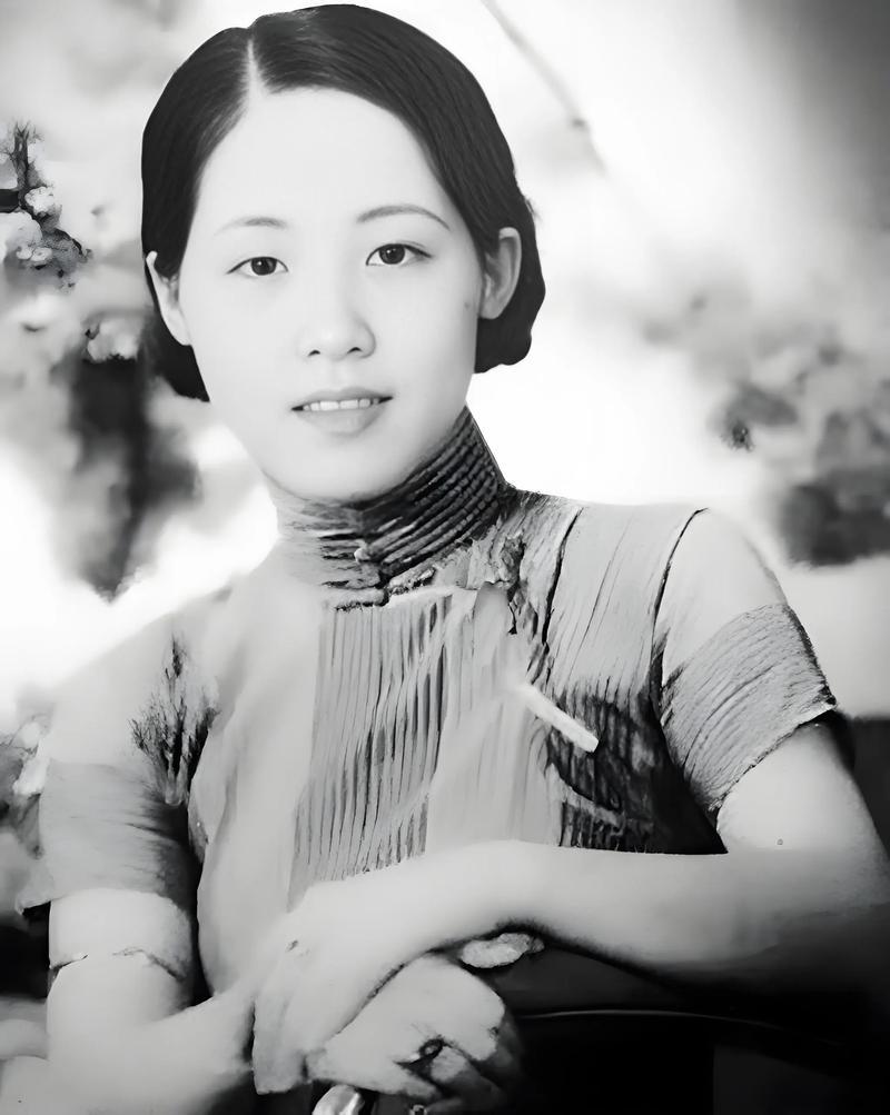 1935年，上海头号大佬杜月笙去锦江饭店用餐，排队2小时都没轮到自己，刚准备发火