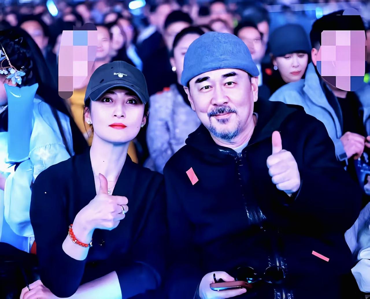 陈建斌和蒋勤勤，一家四口，两条截然不同的成长轨迹陈建斌蒋勤勤俩儿子，像是两条