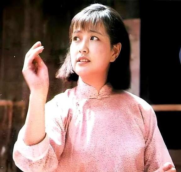 他们命令你：“像牲口一样活下去。”这句话不是比喻，是那个年代真实的生存指令。