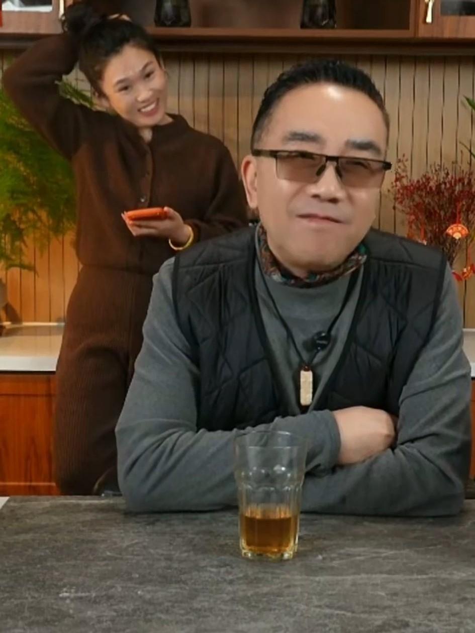 相声名家杨议又给郭德纲上了一课！昨天杨议直播时表示：闫学晶都出来道歉了，希望大家