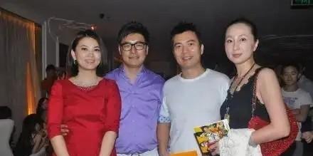 2006年，黄健翔的妻子孙颖被诊断出患有乳腺癌，手术后，黄健翔提出了离婚。