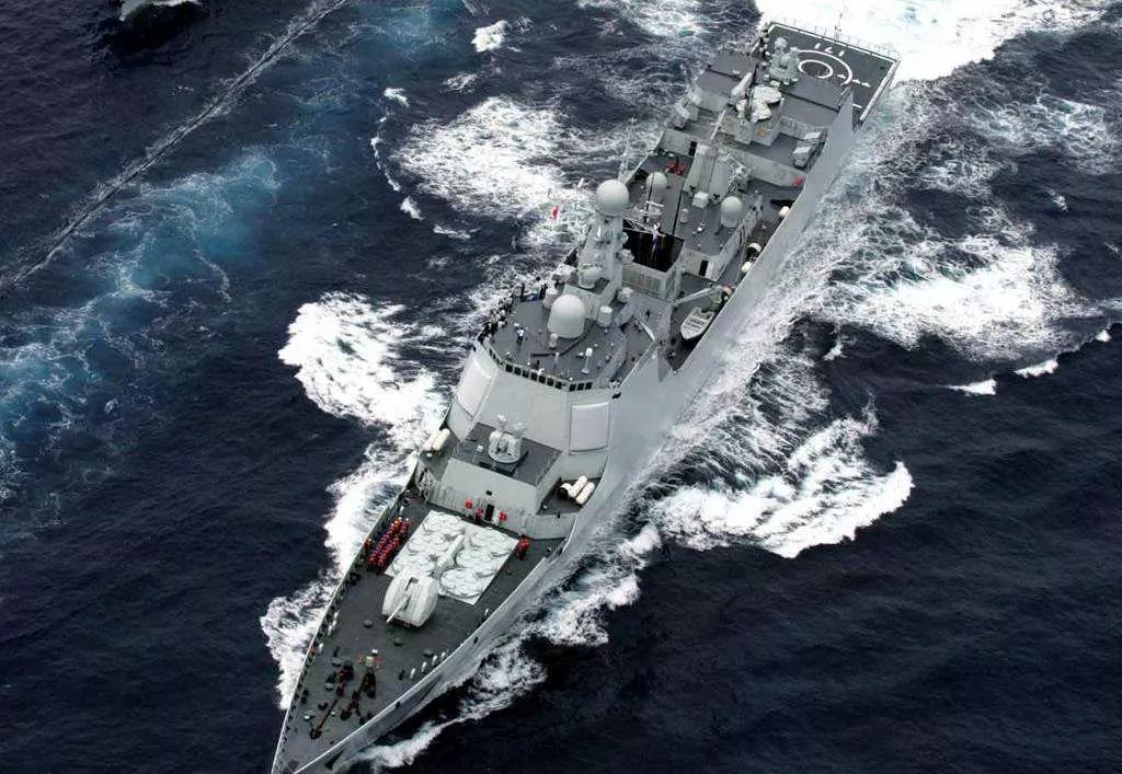 1980年，苏联不顾中国警告，派出蛙人来抢导弹数据舱，为了保护数据舱安全，中国海