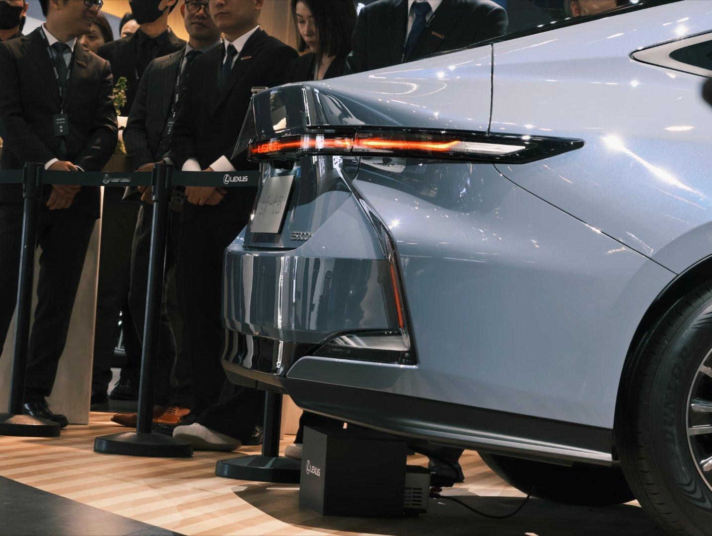 雷克萨斯全新一代ES正式上市，29.99万起全新一代es雷克萨斯大v聊车