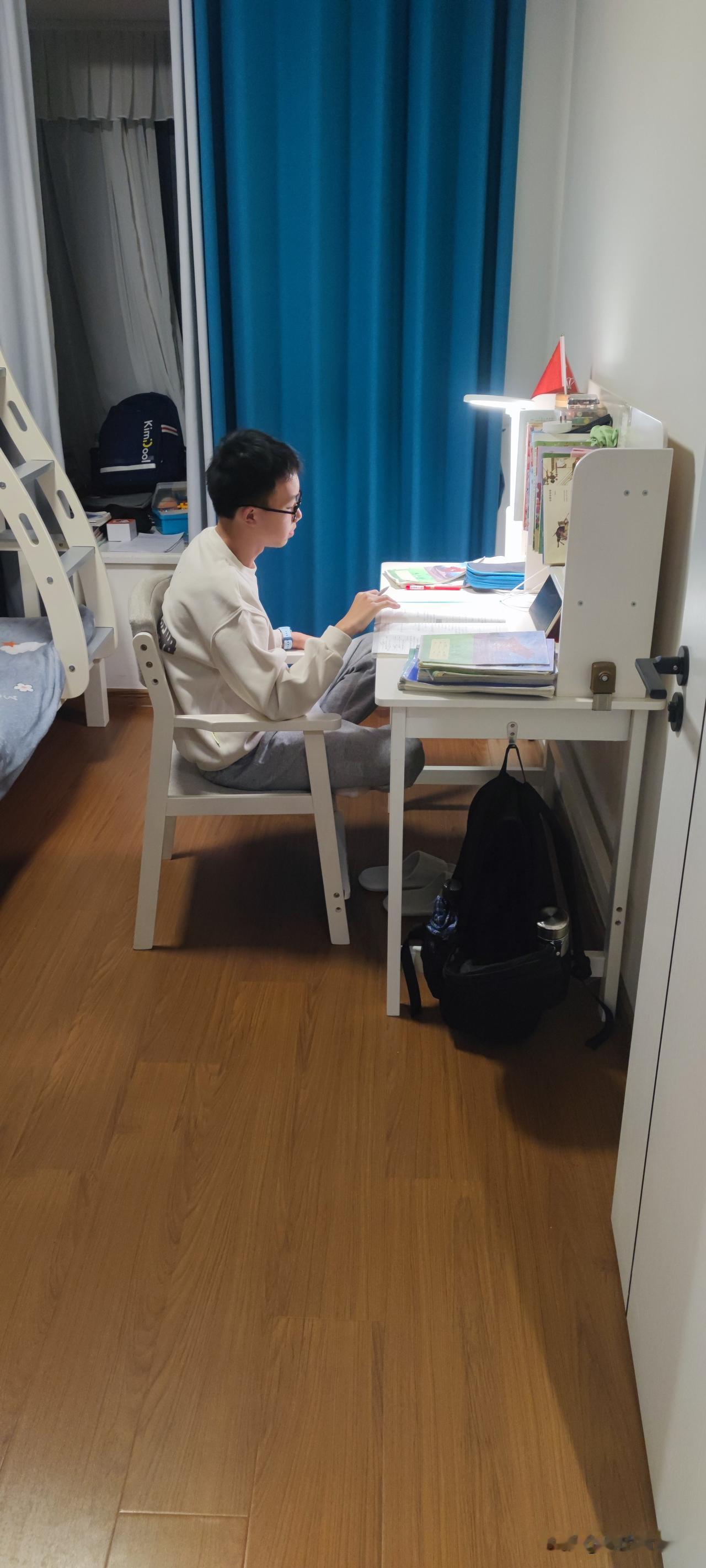 儿子九年级下第四次模拟考试成绩:语文:79(120)数学:50(120)英