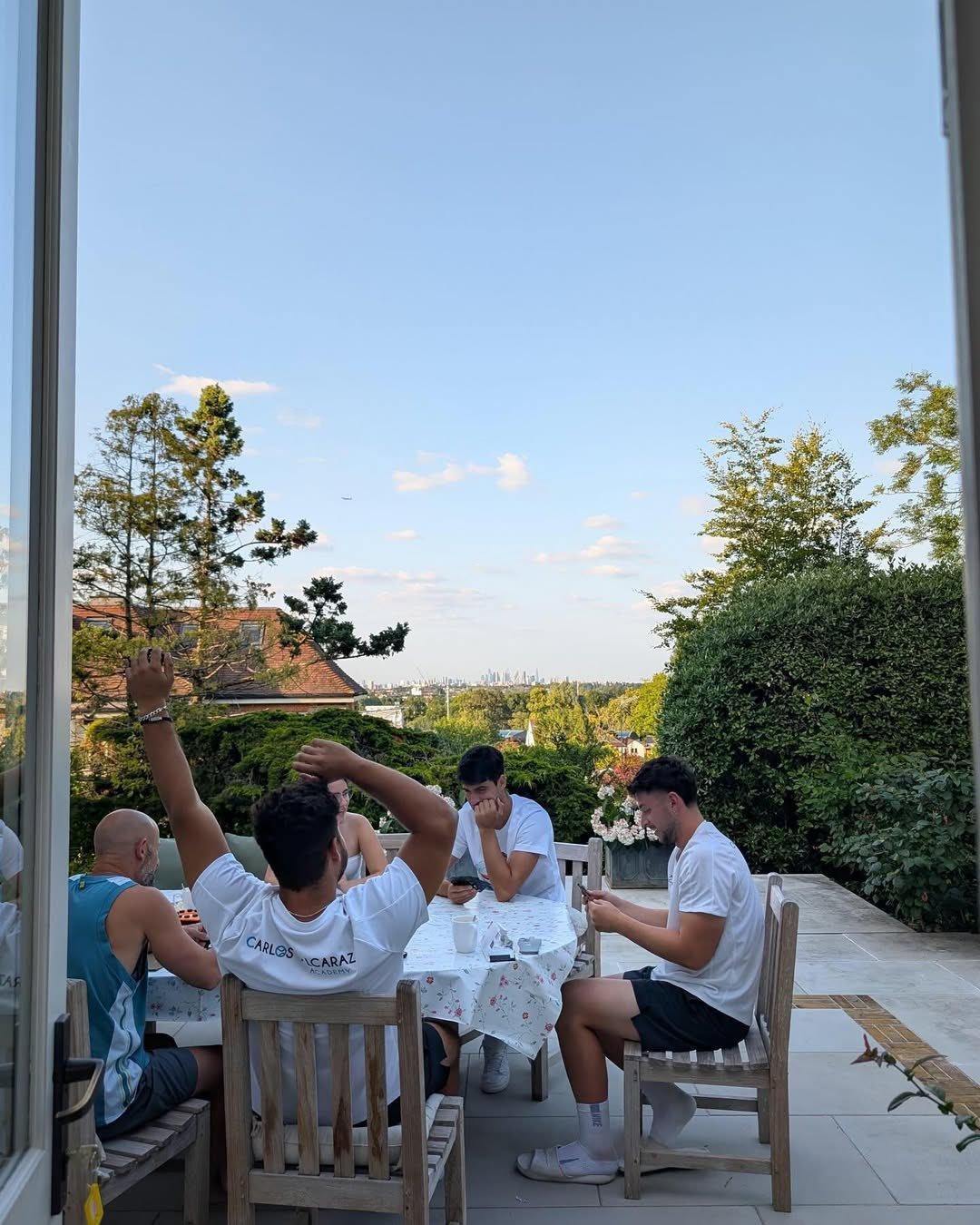 阿卡的温网备战：看球、逛街、高尔夫阿卡：“明天我们会简单训练，只是为了保持体能。