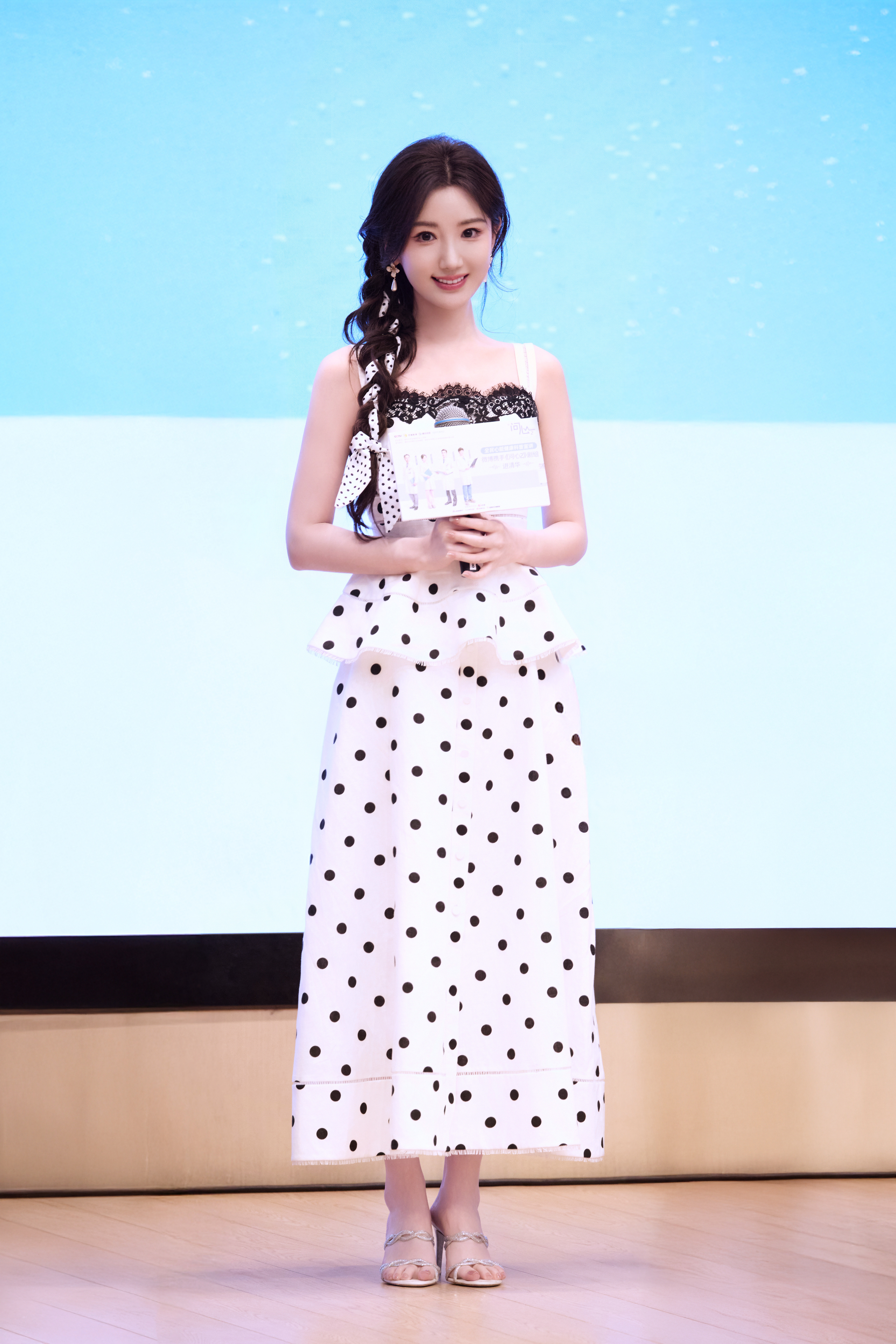 #毛晓彤采莲曲绝美舞台##毛晓彤#在复制粘贴的时代，你是手写的诗[玫瑰]​​​
