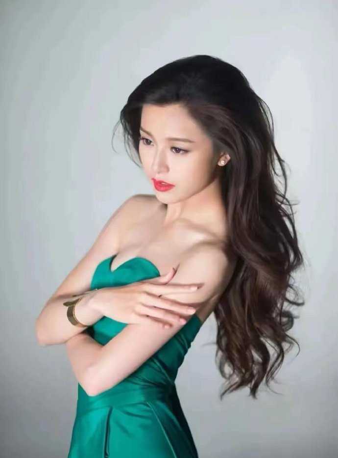 文咏珊漂亮是漂亮，可是和奶珊有点差距啊