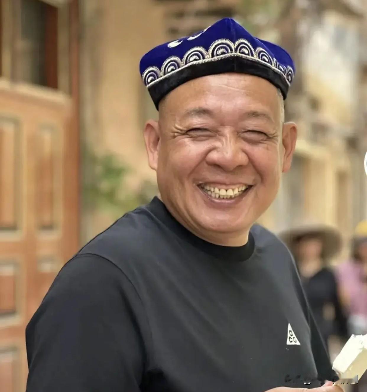 “于东来”在直播时，有网友问他，对明星带货这件事他怎么看？“于东来”直接了