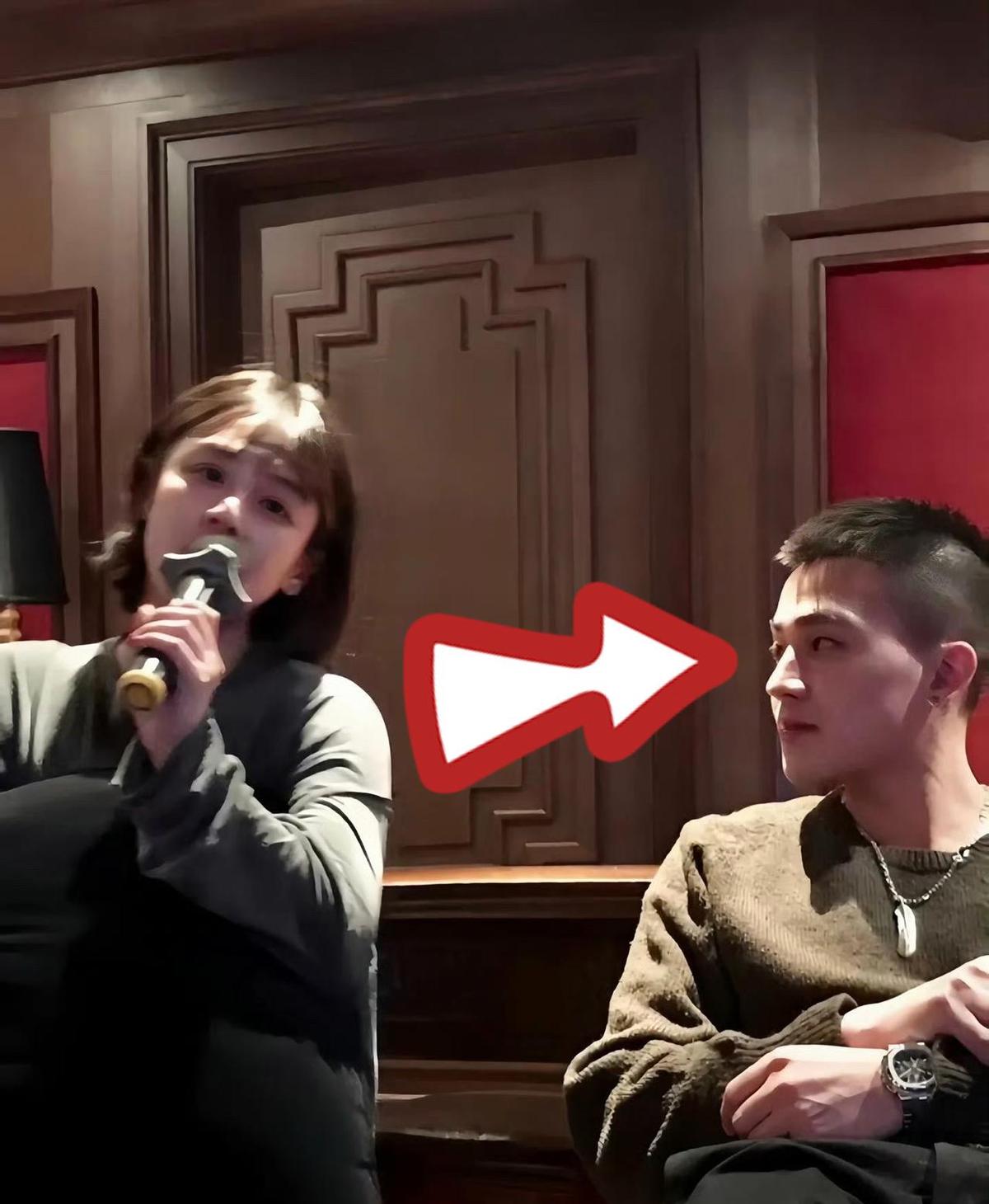 马思纯和欧豪，年会同框了。导播镜头一转，全网都懂了。可人家俩人，连休息区都绕