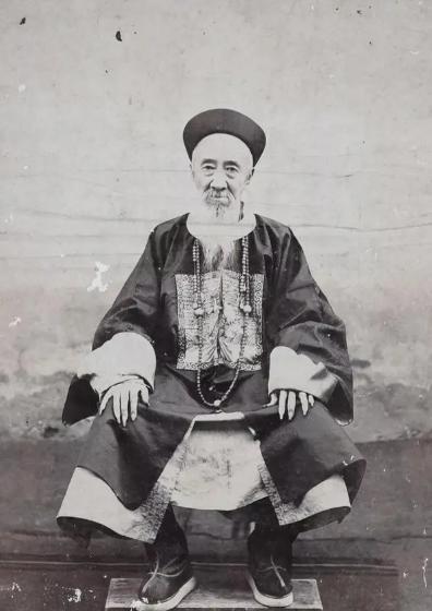 1895年，张之洞押上湖北一年税收，买下德国淘汰图纸，被骗后硬着头皮建厂，谁料这