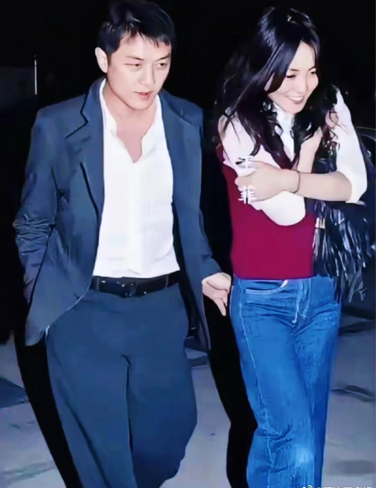 一组旧照李亚鹏和王菲｜那时候还是热恋期​​​