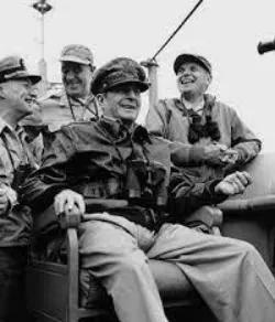 1950年10月，当苏联承诺的100架米格-15战斗机终于运抵中国时，空军司令员