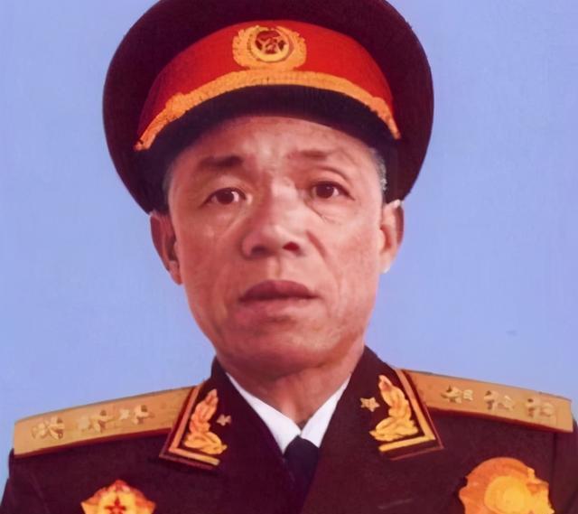 1952年，志愿军一哨兵站岗时偷偷溜走，全团急得找了一夜，次日他却抱着一堆罐头回