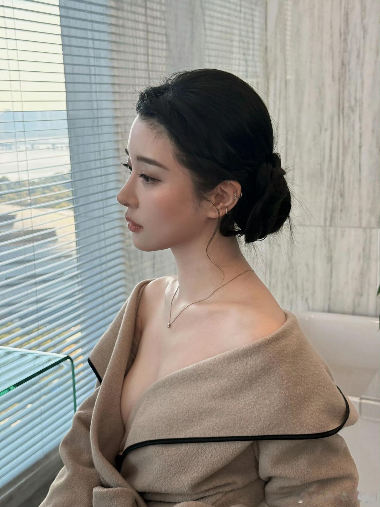 优雅侧颜，温柔时光，轻奢生活