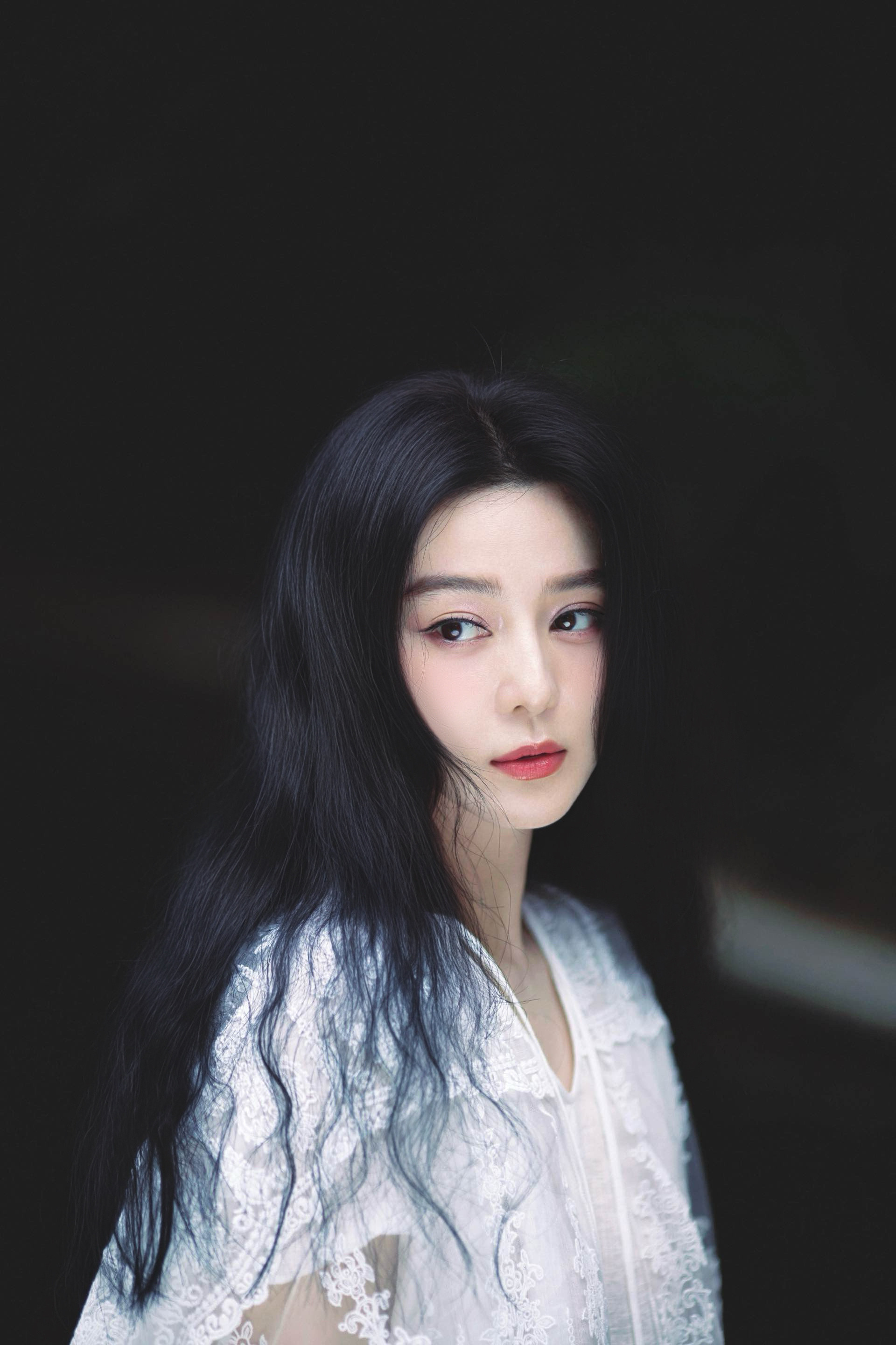 范冰冰xFANBEAUTYDIARY每一次抬手，皆成风景；每一缕香气，
