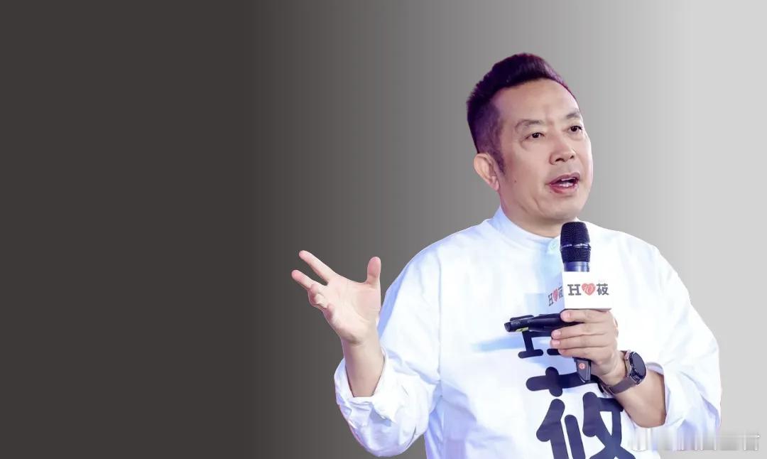 贾国龙错在太老了贾国龙大概是活在自己的世界里太久，以至于完全无法听进不同的声音