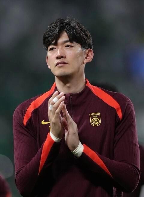 #亚冠首轮后海港国脚与国足会合#据《东方体育日报》消息，上海海港将于本周日飞往泰国，备战亚冠精英联赛