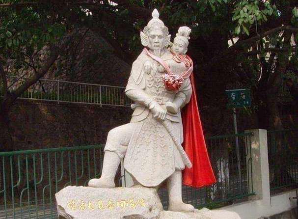 背着小皇帝跳海的那一刻，陆秀夫这辈子所有的烂账，一笔勾销。讲真，要论当官的水平