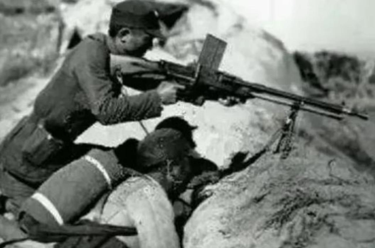 1943年，李永安率领一支小队，到铁营洼视察基层部队，不料陷入了2万敌人的重重包