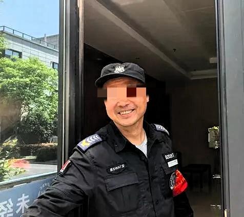 他只是下楼去挪一辆电动车，再也没能活着回来。河北衡水，6月8日晚上，56岁