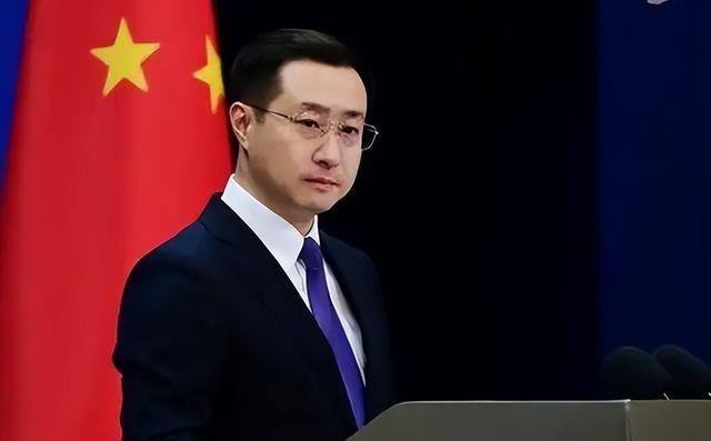 中国外交部对巴拿马政府发出警告，只要敢收回巴拿马运河，我们就要保护中国企业的利益