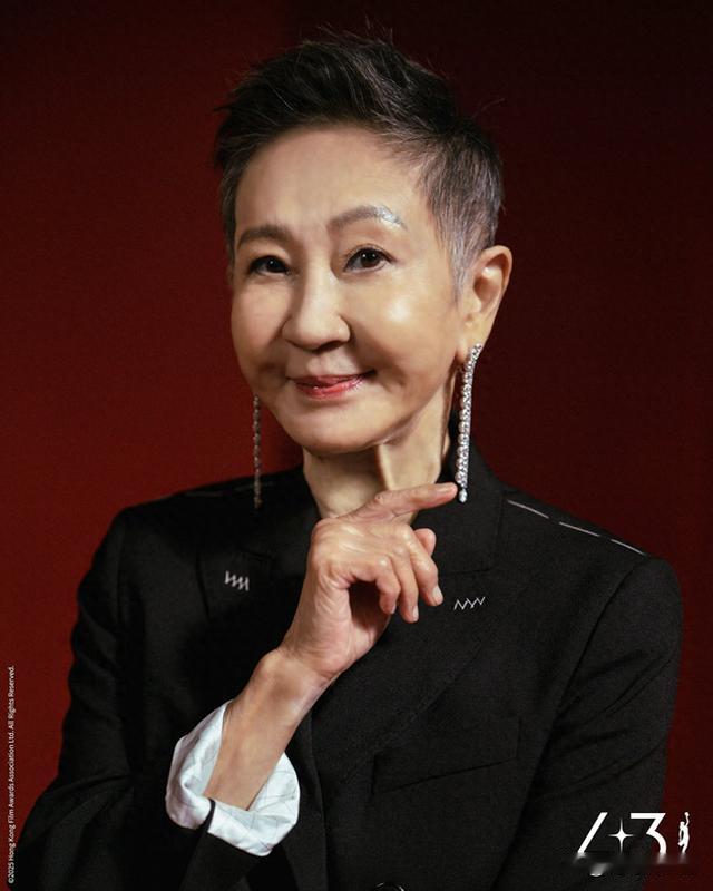 施南生走了两小时半，徐克就站到了镜头前。离婚十多年的前夫，不是第一个打电话的人