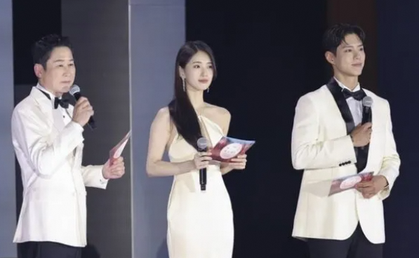 第61届百想艺术大赏：女星造型大赏，美丑差距惊人