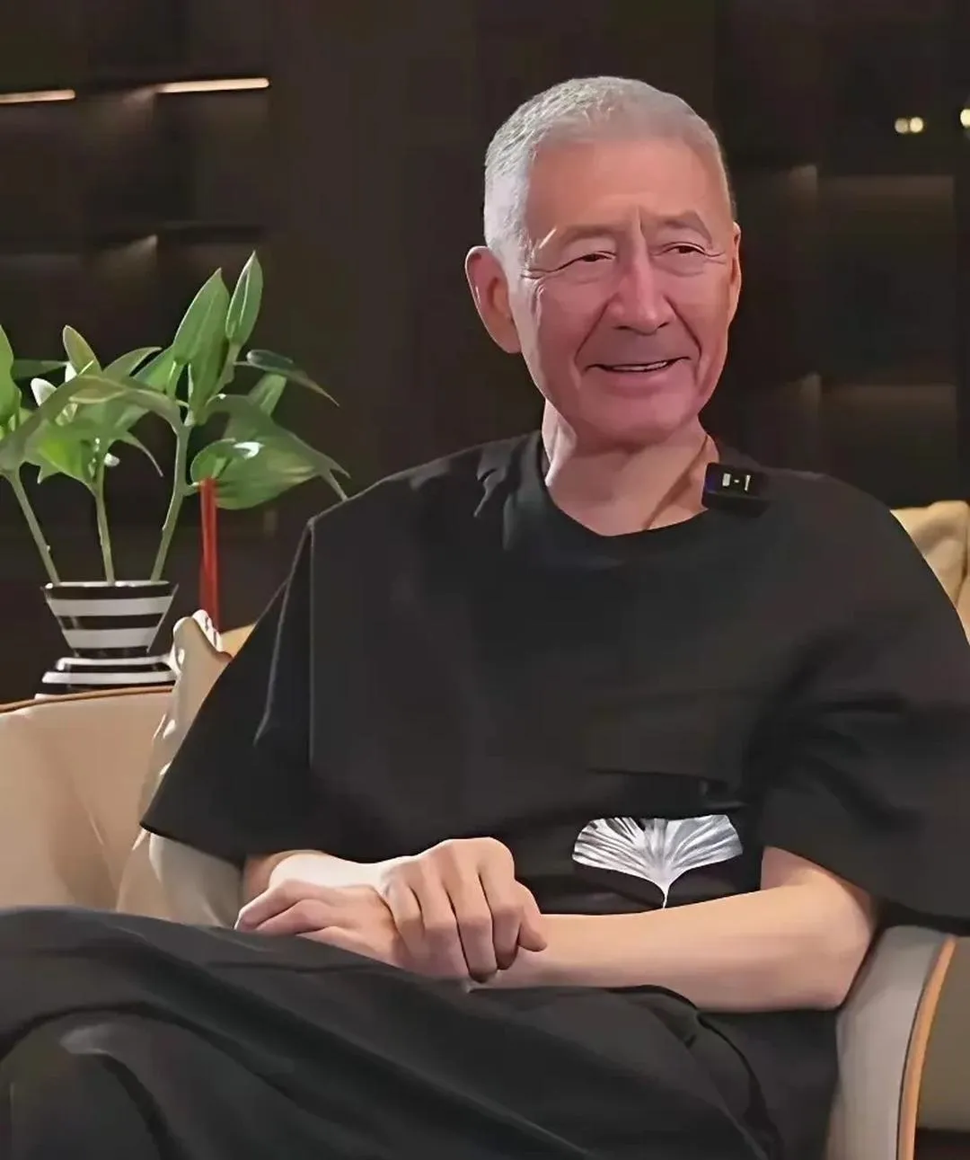 不得不说，岁月果真不饶人！曾经英俊潇洒的男神也老成这样子了，这谁还认得出来？