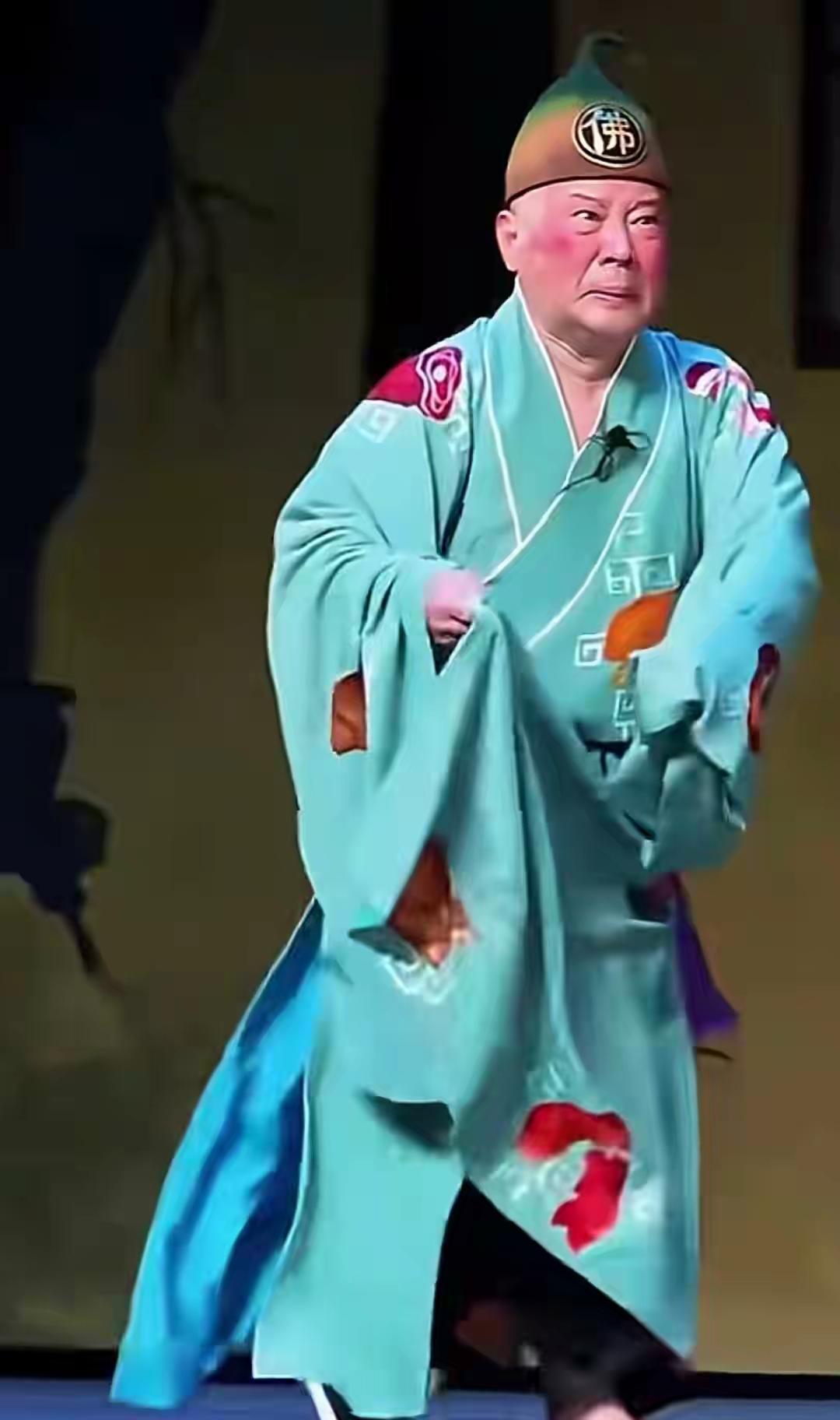 为什么德云社说现在很难在相声界里混了？原因很简单，不是没人喜欢相声了，也不是他