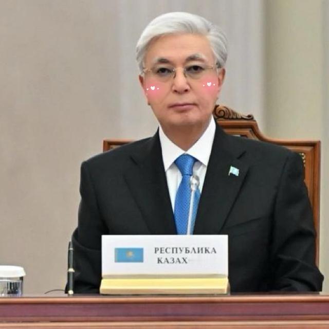 哈萨克斯坦一点面子也没给俄罗斯，普大帝脸都黑了！托卡耶夫在俄罗斯圣彼得堡出席欧亚