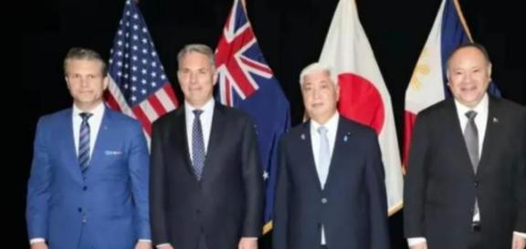 中国竟在新加坡被围攻了，美国威胁中国不准武力改变台湾和南海现状，法国要挟中国必须