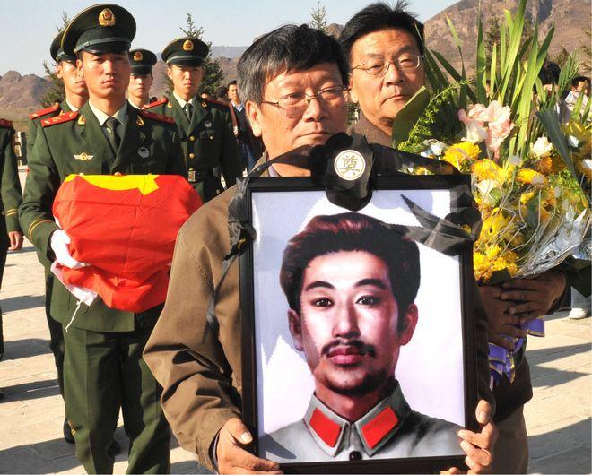 2004年5月31日，长春般若寺的后墙修葺现场，突然一阵剧烈的骚动，施工的僧人们