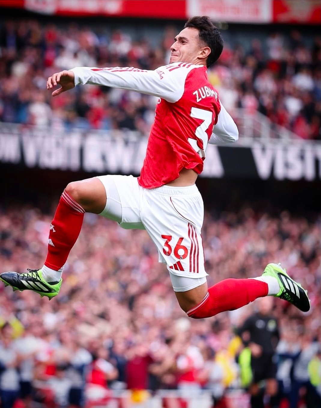 亨利在谈到外界对苏比门迪的批评：🗣“人们喜欢对每件事、每个人都议论纷纷。一开始