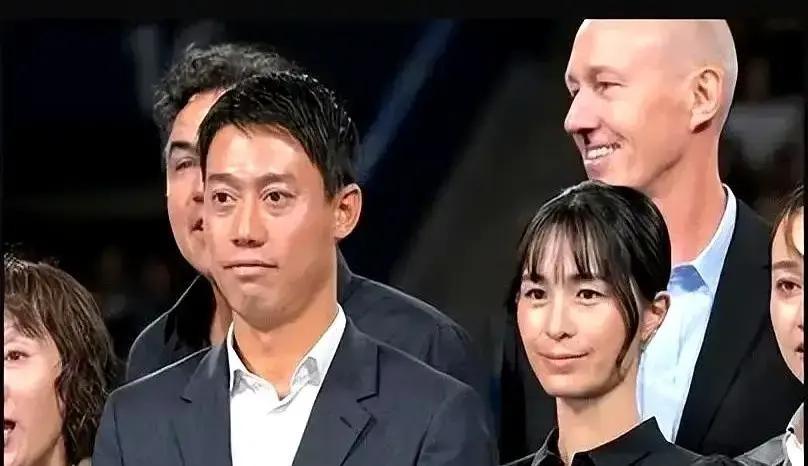 张德培17岁零3个月拿了法网冠军，网球史上最年轻的大满贯男单冠军。31岁那年，排